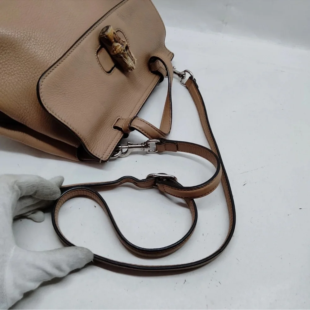 GUCCI Bamboo Turn-Lock Beige Leather Top Handle Front Flap Closure Shoulder Bag - Picture 4 of 9